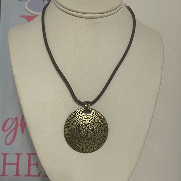 NEW YORK FASHION NECKLACE - Picture 8 of 9